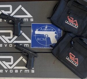 PISTOLA SEMIAUTO REVO ARMS IS9